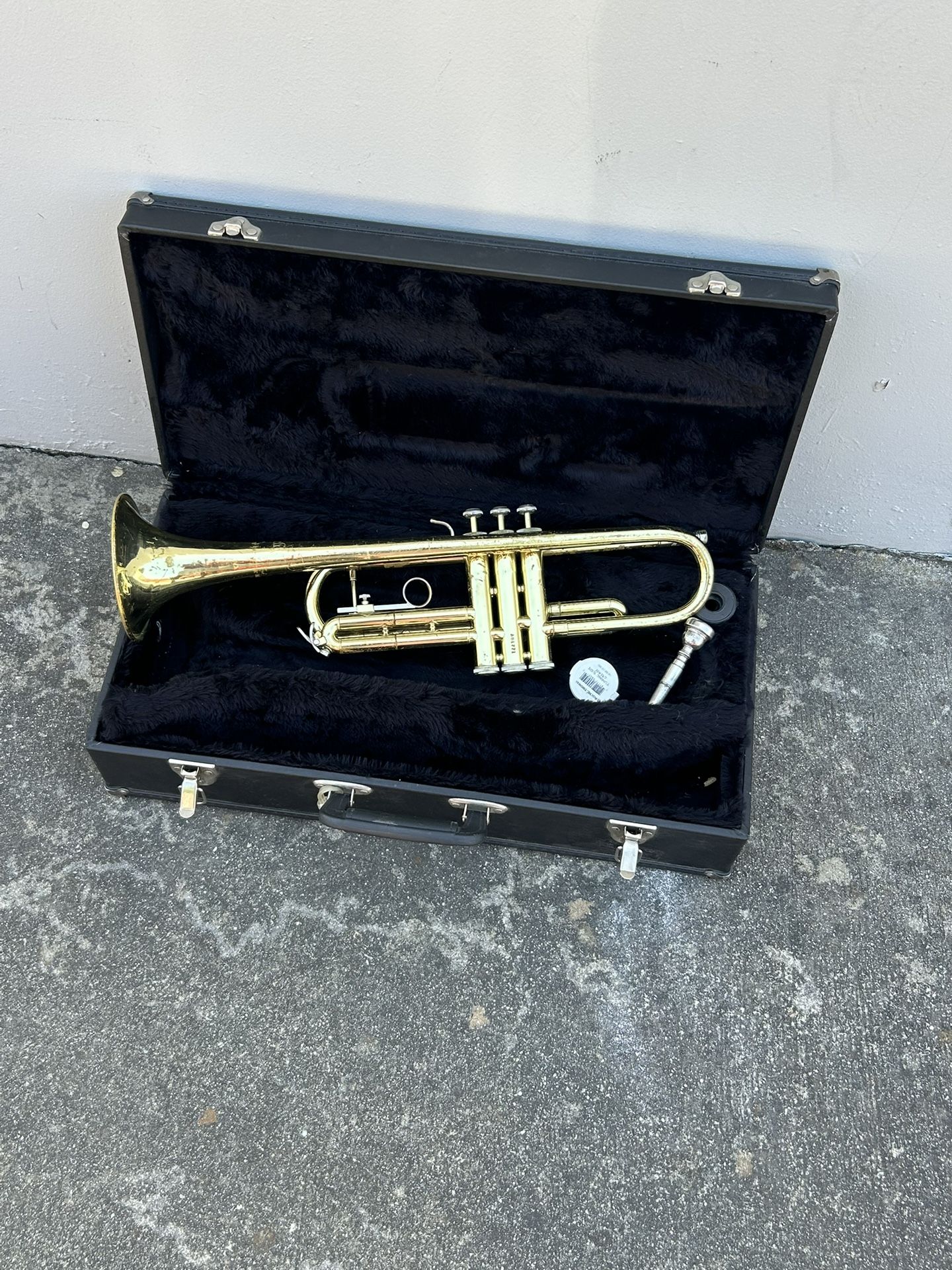 Selmer Bach TR300 Trumpet Made in USA W/ Case + 7C Mouthpiece NICE