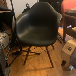 Modern Black Armchair – Eames Style