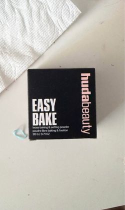 Huda Beauty Powder