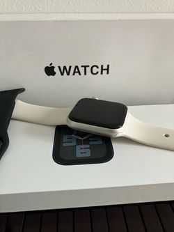 Apple Watch Silver Series8 99% Battery