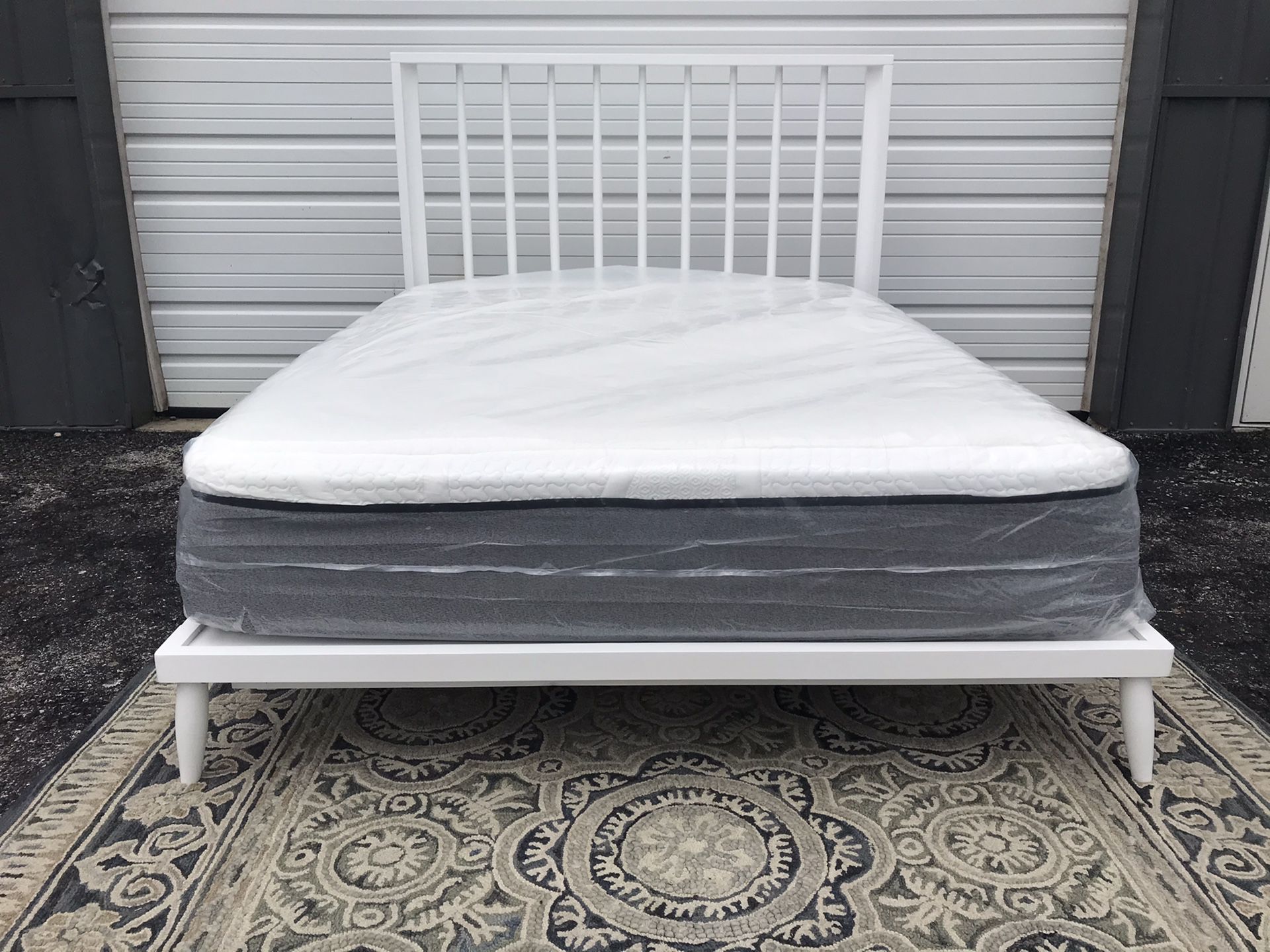 New QUEEN size modern platform bed frame and 14” ultra plush cool gel memory foam mattress