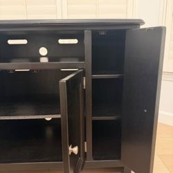 Black Corner TV Stand  (I’ll Give A Deal)