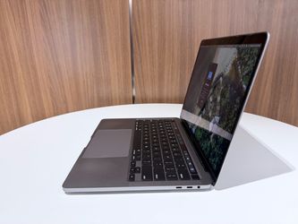 MacBook Pro 2020 (I7 32GB 500GB)