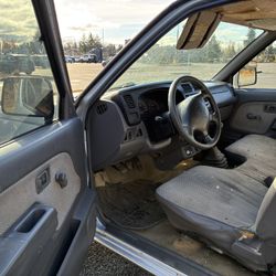 Nissan Frontier 2000 