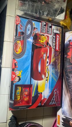 Cars 3 | Racetrack remote controlling cars