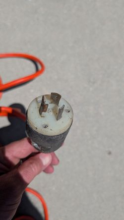 Twist lock Extension Cord