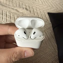 Apple AirPods 2nd Gen. 