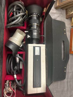 Cámara de video vintage con su maletín original