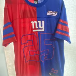 Giants fans! 🏈 Awesome split-color red/blue NY Giants jersey — great condition, barely worn.