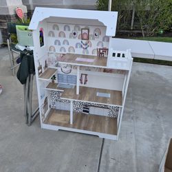 Doll House 