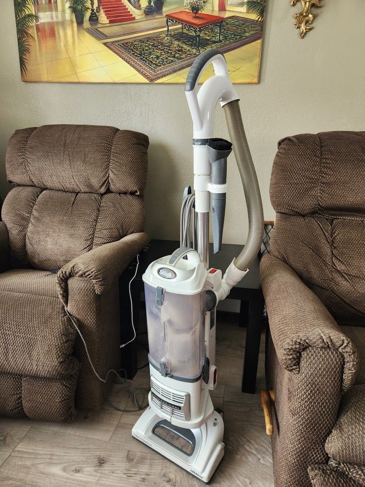 shark vacuum cleaner