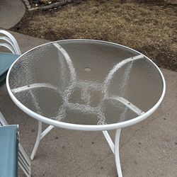 Outdoor patio table