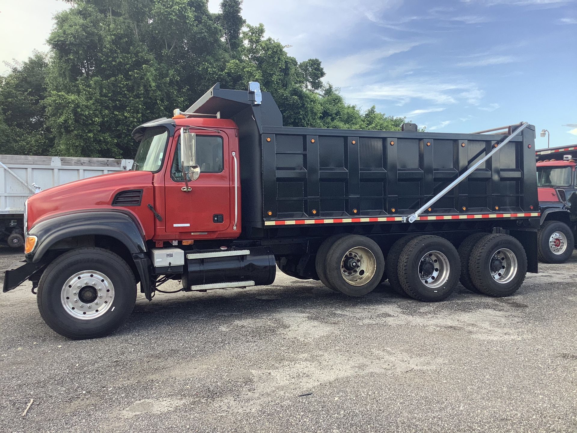 2003 mackcv713 dump truck