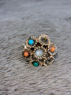 Vtg. Signed Sarah Coventry Flower Multicolor Adjustable Ring Luxurious Gold Tone