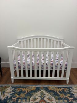 Beautiful Sorelle Berkley Crib in classic white.