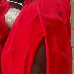 Red Nike Tech 