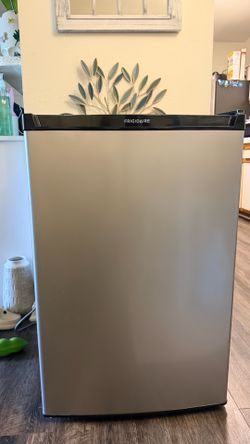 Mini fridge FRIGIDAIRE