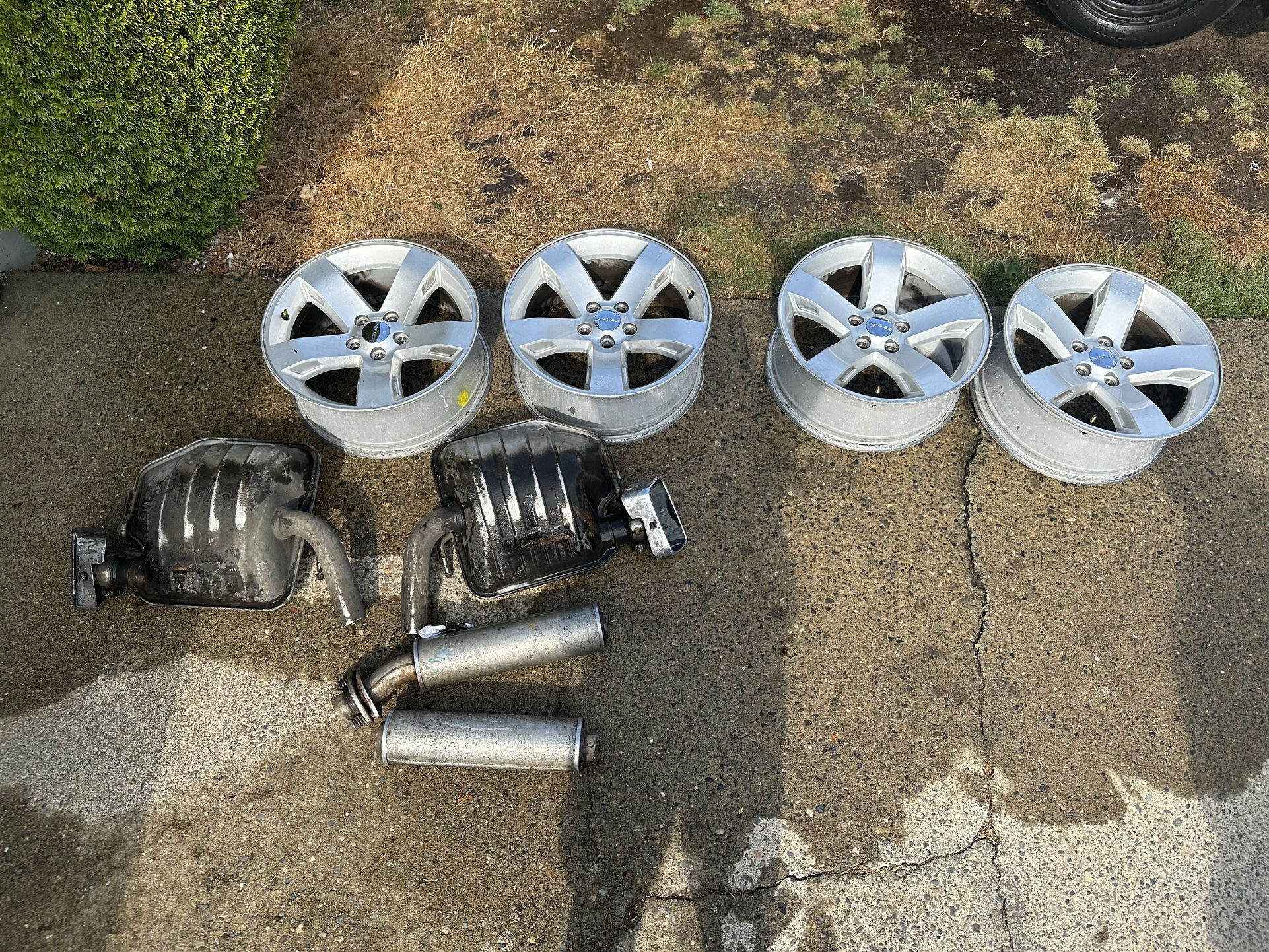 Dodge Challenger 2011 Stock Rims And Stock Exhaust Parts 