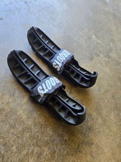Skaboot walkable ice skate guards for youth hockey player