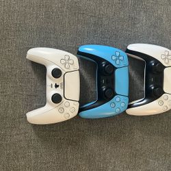 3 Ps5 Controllers 