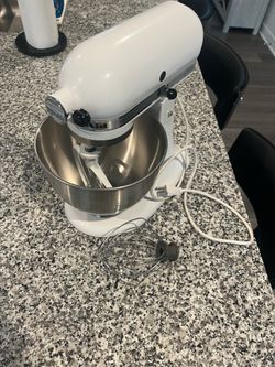 White kitchen aid mixer