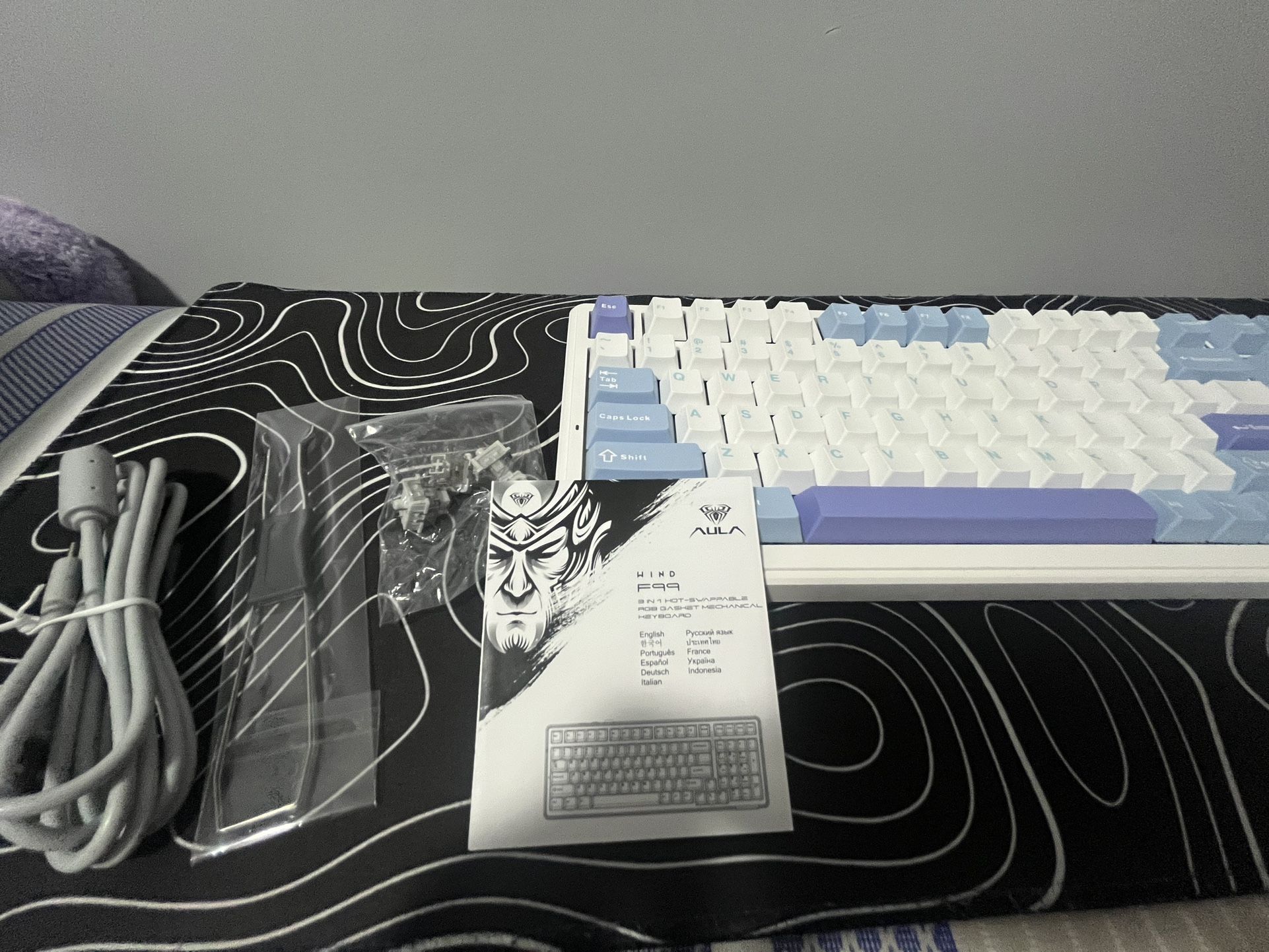F99 Keyboard Blue/white (never Used)
