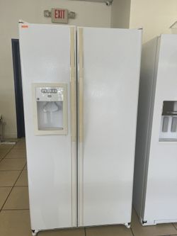 GE SIDE BY SIDE FRIDGE WHITE 