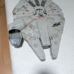 Hasbro StarWars Falcon Batteries & Noise Action