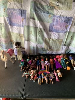 BARBIE DOLLS AND HORSE