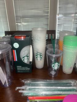 Starbucks cups with lids+ assorted tumblers