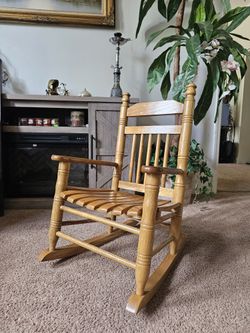 The Cracker Barrel Solid Wood Rocking Chair 2017 Lebanon.Tennessee