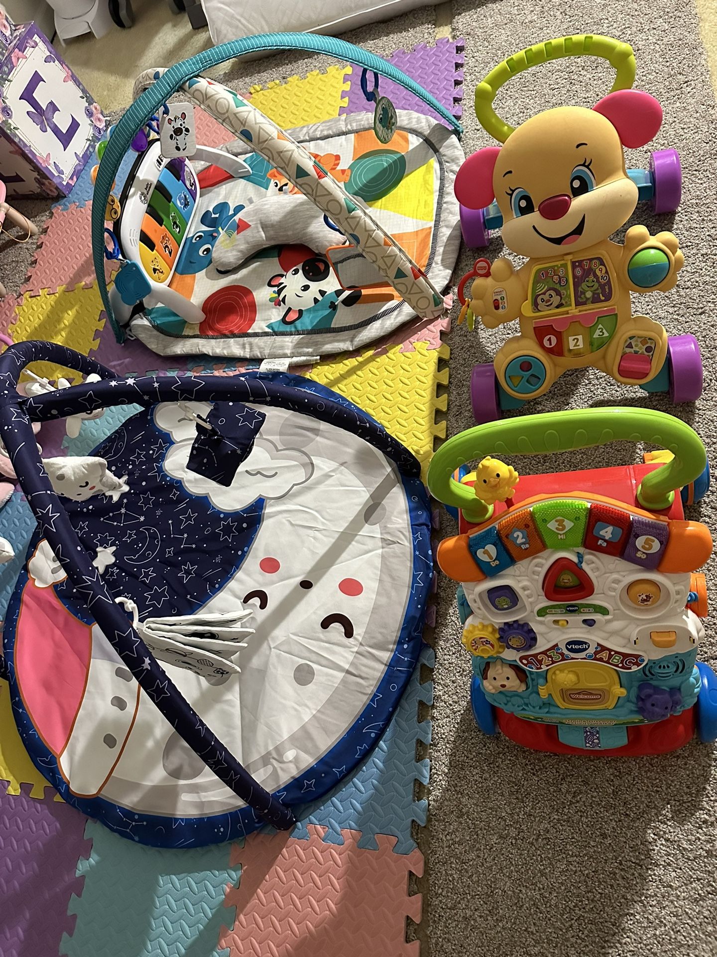 Baby gear - Interactive play mats and walkers