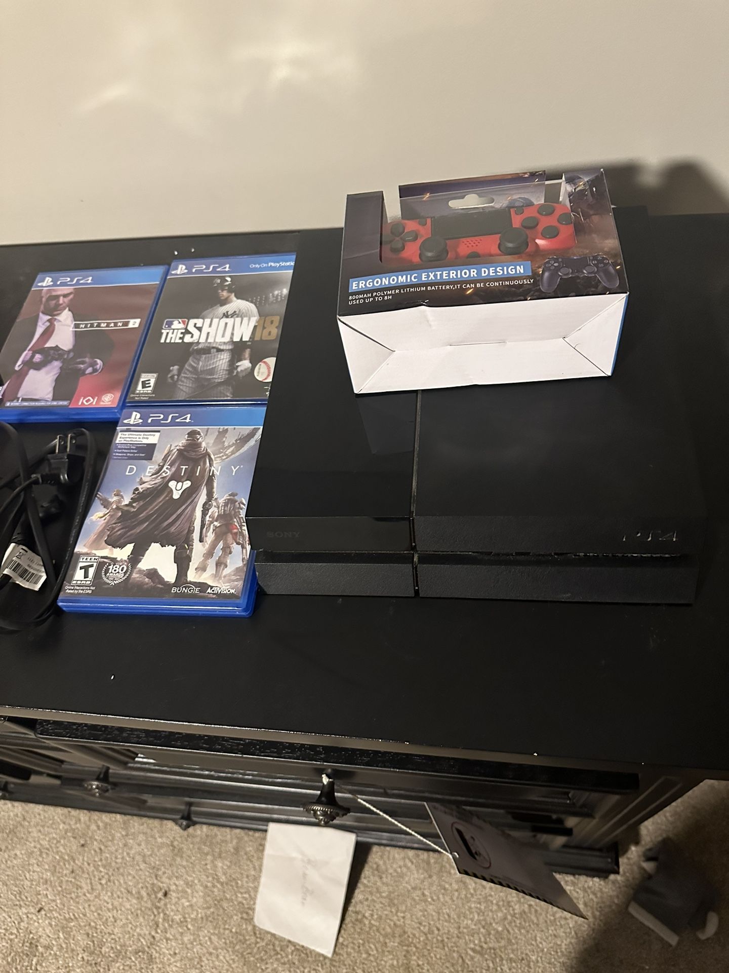 ps4 with 1 controller and 3 games
