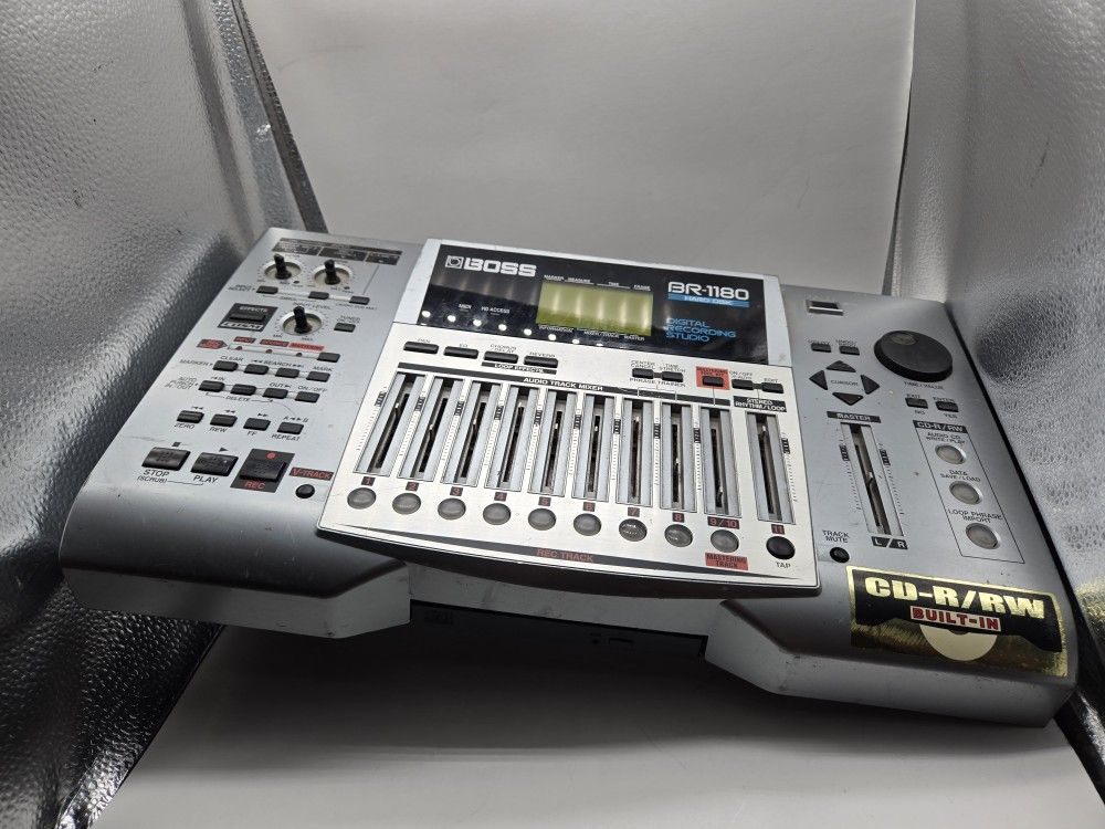 BOSS BR-1180 DIGITAL RECORDING STUDIO MULTI-TRACK RECORDER-FOR PARTS/REPAIR ONLY