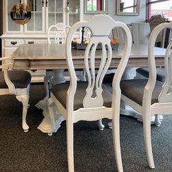 Beautiful custom Made Solid Wood Dining Table 