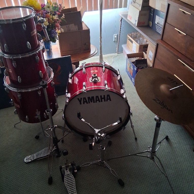 Yamaha Drum Set