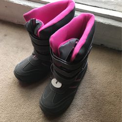 Snow Boots Size 4
