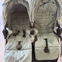 Bumbleride Double Stroller $550