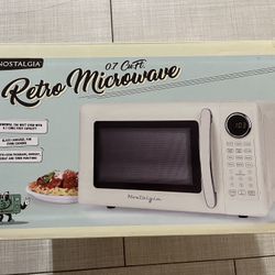 Nostalgia Retro Microwave 0.7 Cu. Ft
