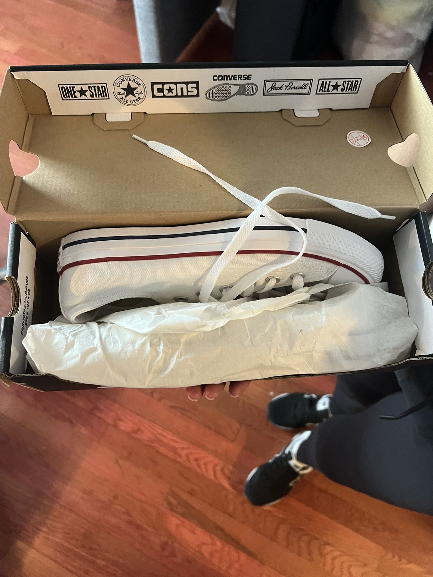 White Classic Converse 7.5 Women’s