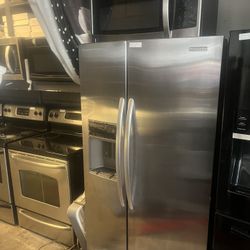 Refrigerator Stove Microwave 