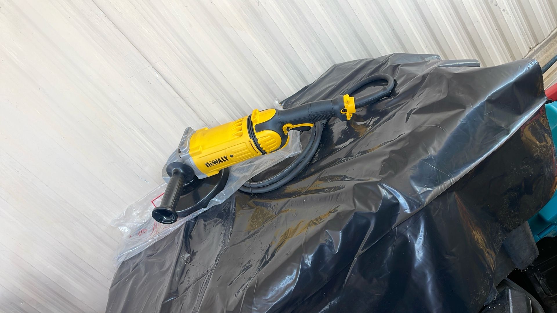 Dewalt DWE4557 7 in Angle Grinder w/Trigger Lock