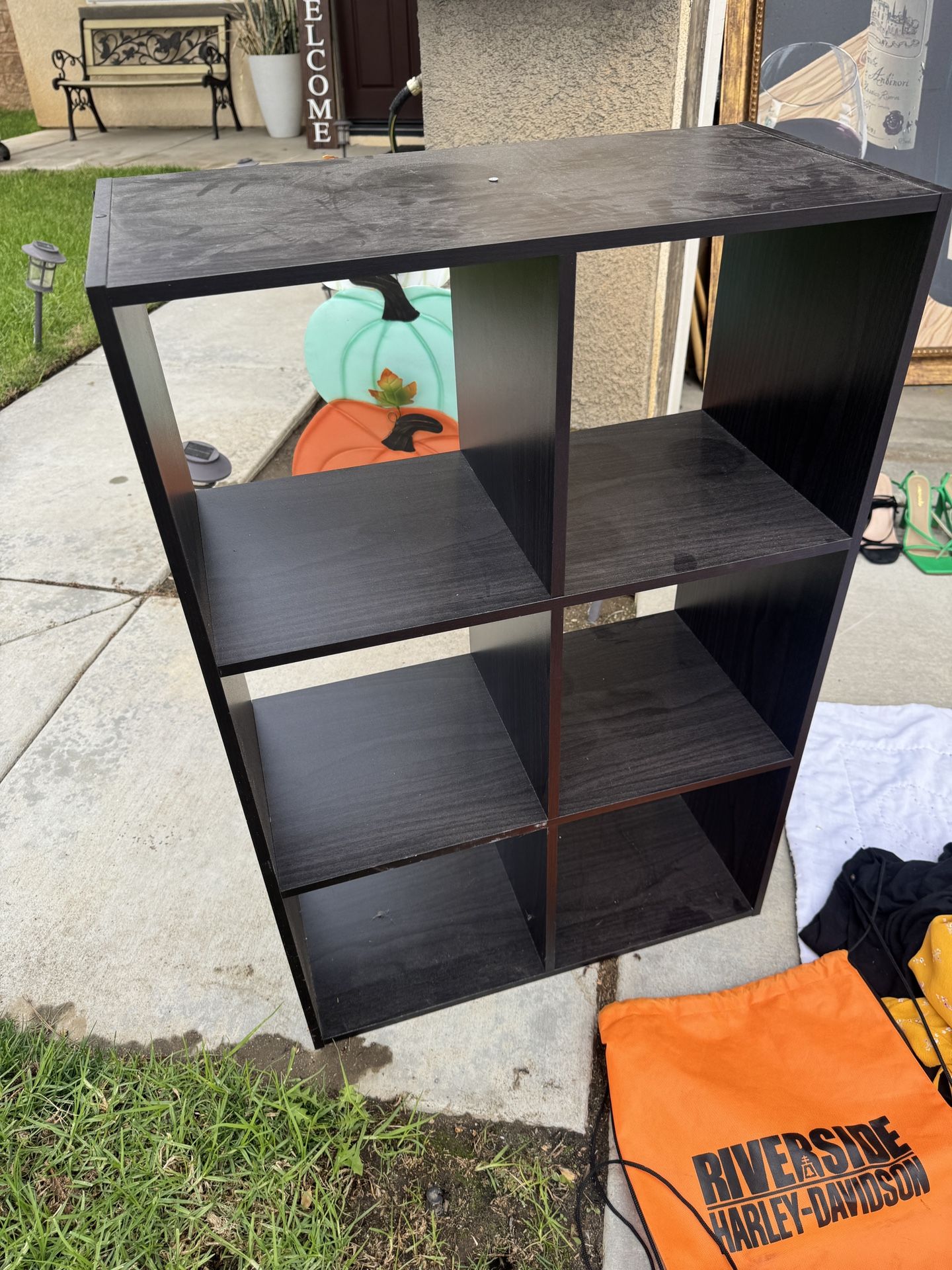 Cube storage shelves 