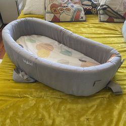 Lulyboo Play & Lounge portable Bassinet