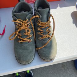 Youth UGG SIZE 13 Youth