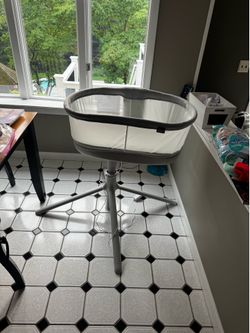 Halo BassiNest® Connected Swivel Sleeper 3.0 - Smart Bassinet