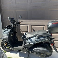 Scooter 150 cc pocas millas precio negociable título limpio.