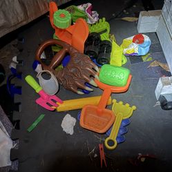 FREE Assorted Child Kids' Beach Sand Toys