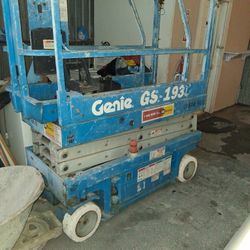 Scissor Lift -Genie 1930S 
