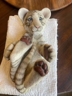 Tiger cub statue